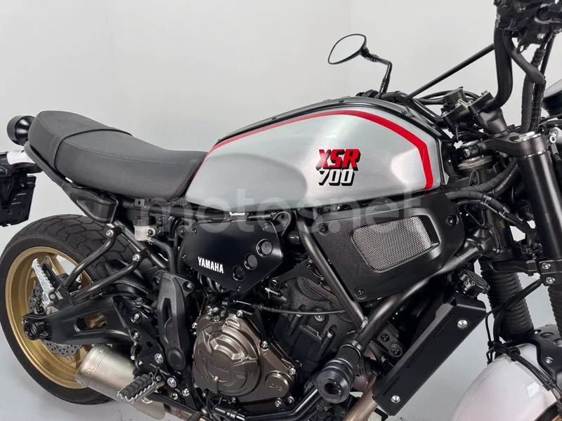 Yamaha XSR700 - Vista 3