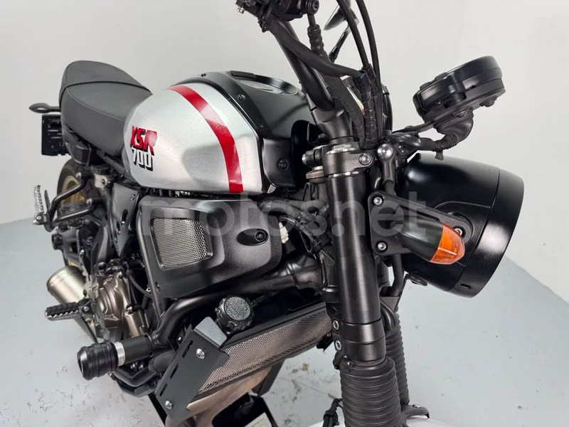 Yamaha XSR700 - Vista 8