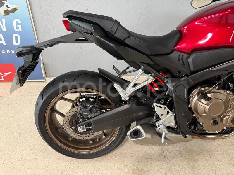 Honda CB650R - Vista 10