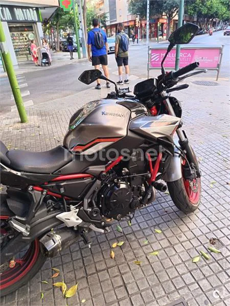 Kawasaki Z650 - Vista 3