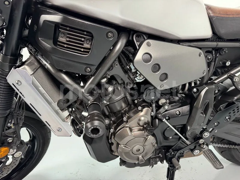 Yamaha XSR700 - Vista 15