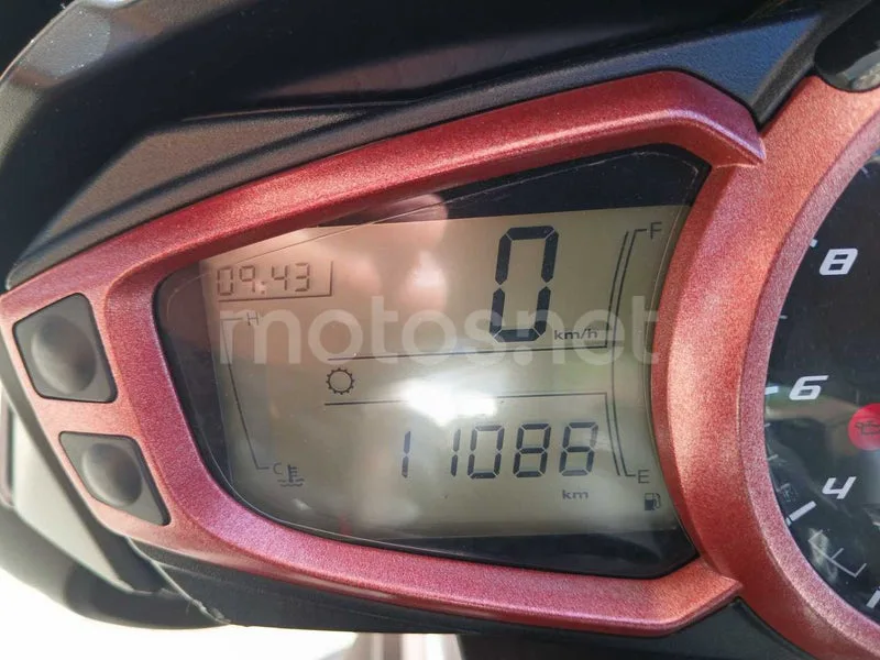 Triumph Street Triple - Vista 12