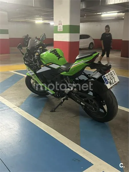 Kawasaki Ninja ZX-4RR - Vista 3