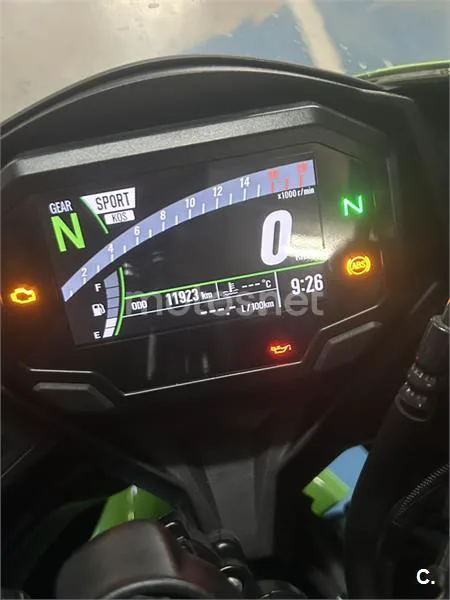 Kawasaki Ninja ZX-4RR - Vista 5