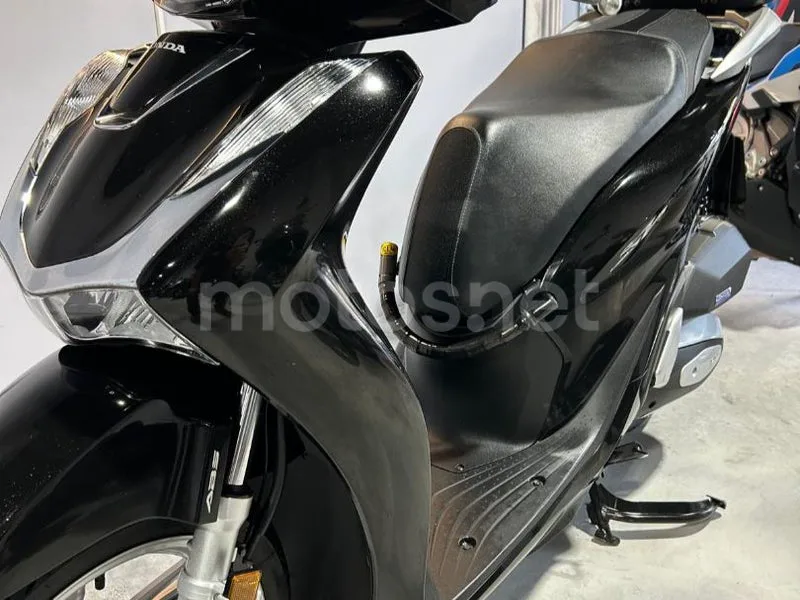 Honda SH125i - Vista 11