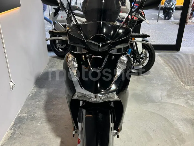 Honda SH125i - Vista 16
