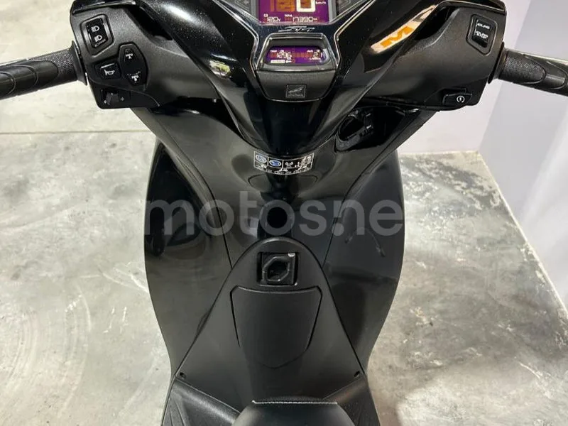 Honda SH125i - Vista 17