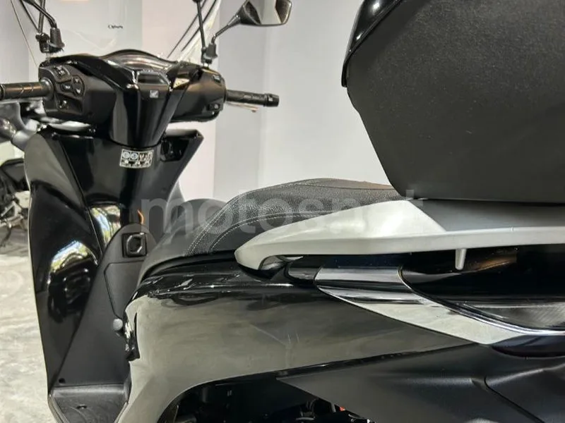 Honda SH125i - Vista 5