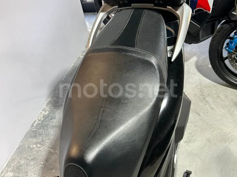 Honda SH125i - Vista 8