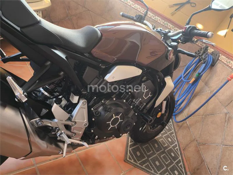 Honda CB1000R - Vista 3