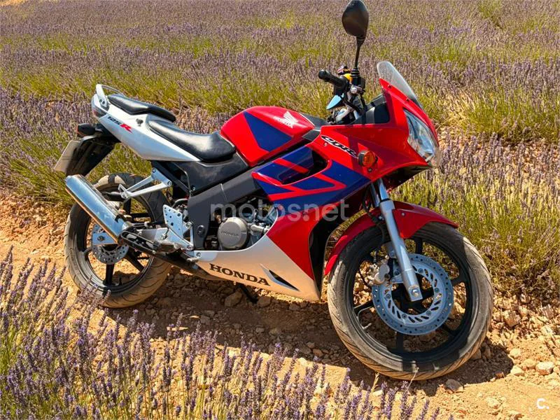 Honda CBR125R - Vista 8