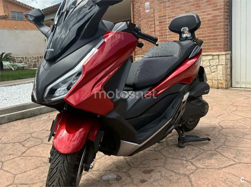 Honda Forza 350 - Vista 3