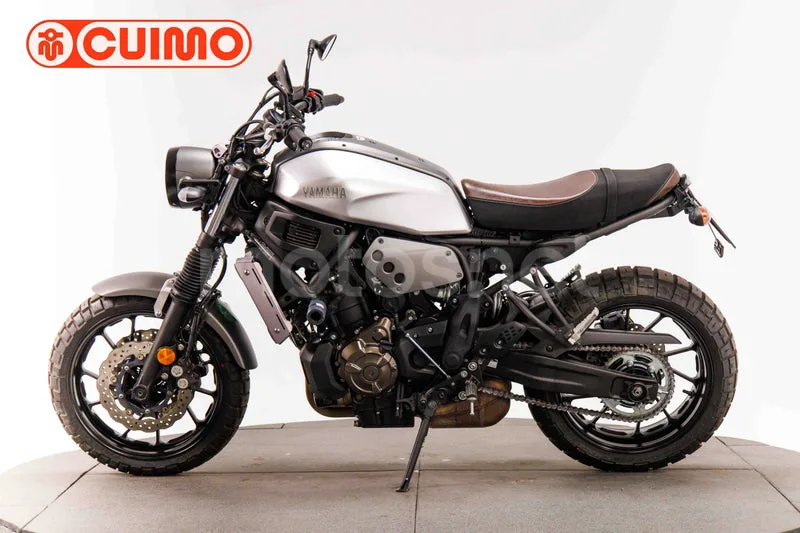 Yamaha XSR700 - Vista 8