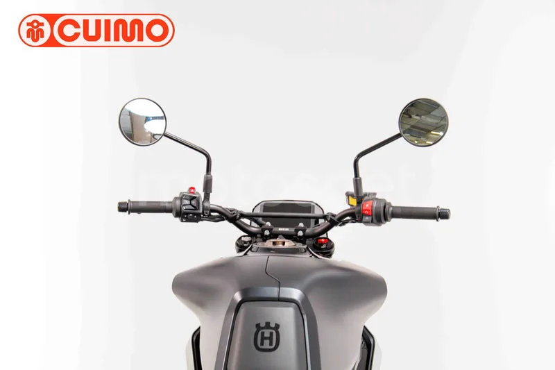 Husqvarna Svartpilen 801 - Vista 17