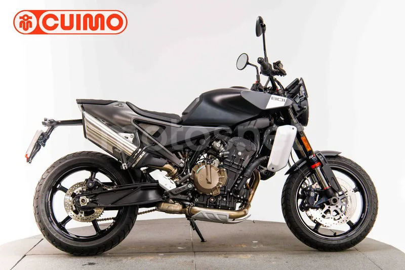 Husqvarna Svartpilen 801 6699 € 2024 Valencia - 2