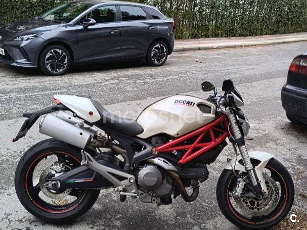 Ducati Monster 696 2700 € 2010 Madrid - 2