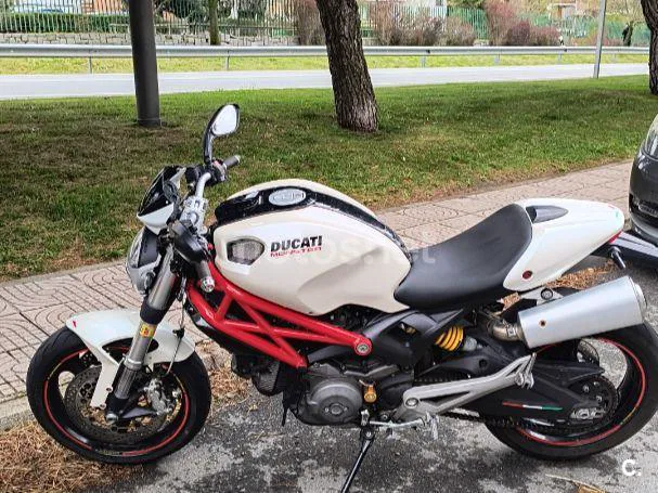Ducati Monster 696 - Vista 4