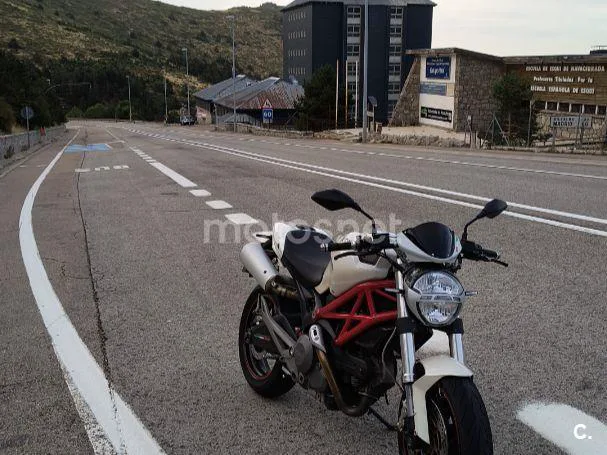 Ducati Monster 696 - Vista 6