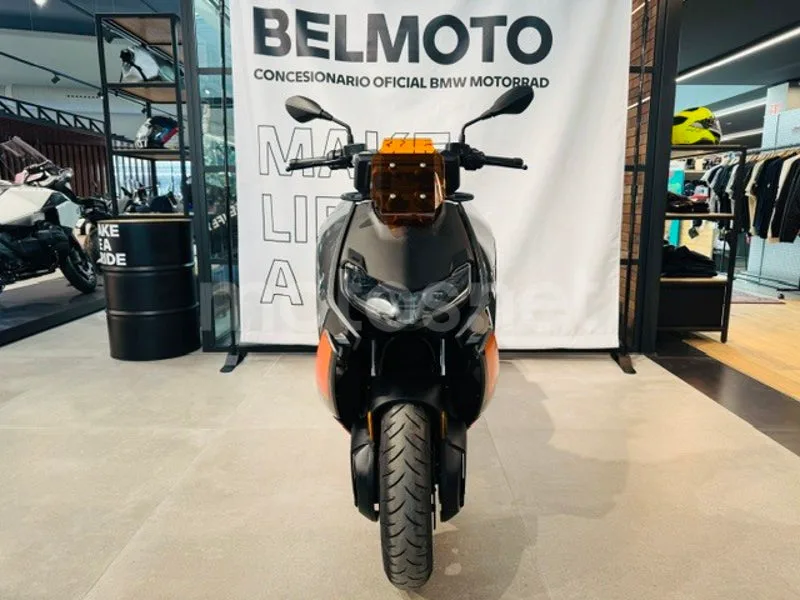 BMW CE 04 - Vista 3
