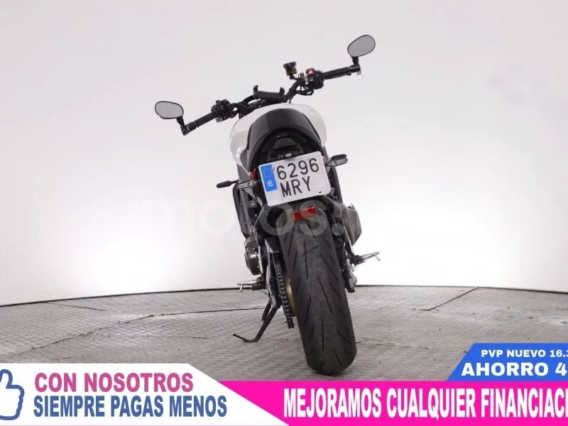 Yamaha XSR900 - Vista 7