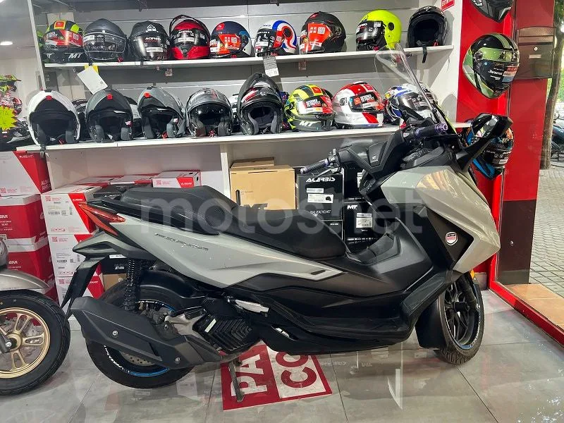 Honda Forza 125 - Vista 3