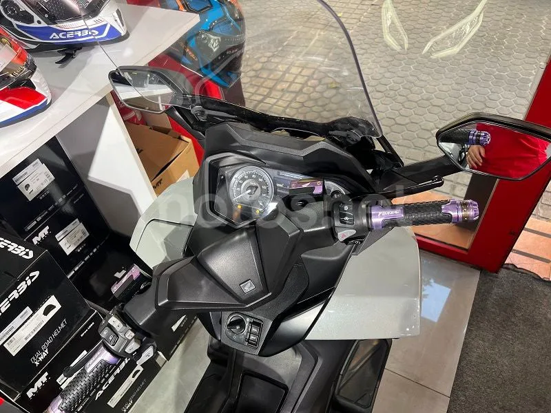 Honda Forza 125 - Vista 9