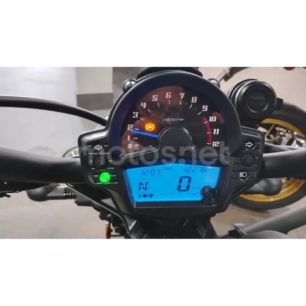 Kawasaki Vulcan S - Vista 8