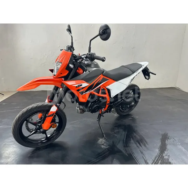 KTM 125 SMC R - Vista 3