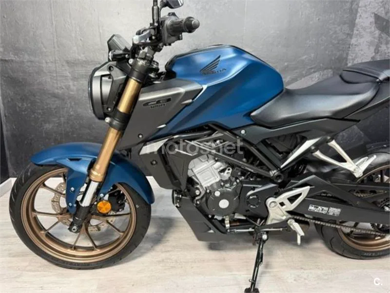 Honda CB125R - Vista 4