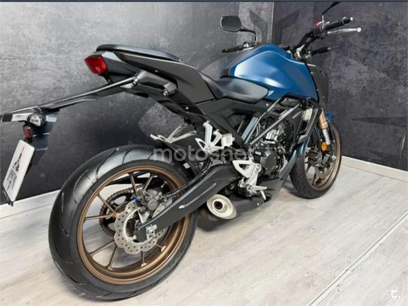 Honda CB125R - Vista 5