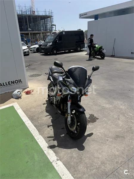 Yamaha FZ6 Fazer - Vista 3