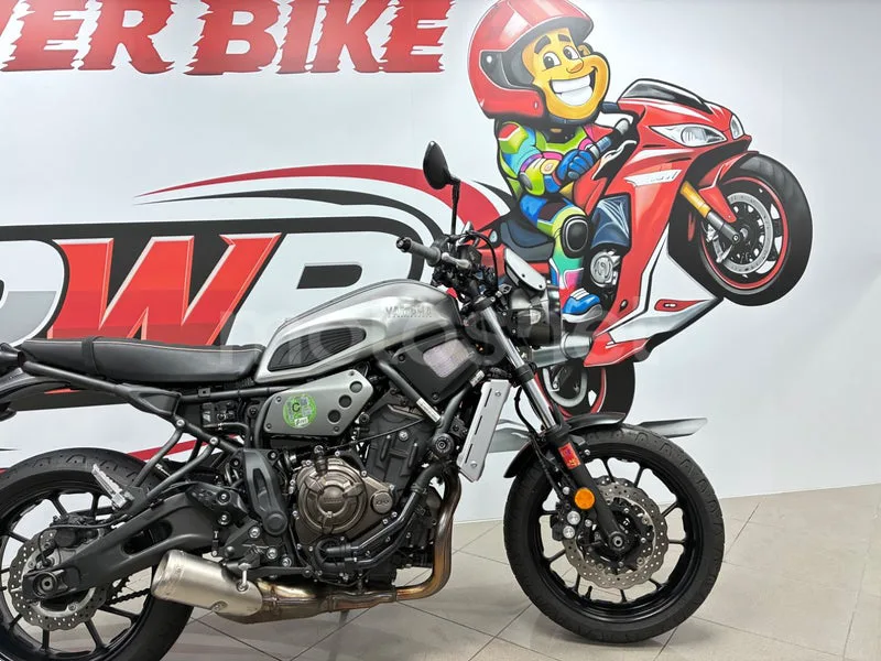 Yamaha XSR700 - Vista 3