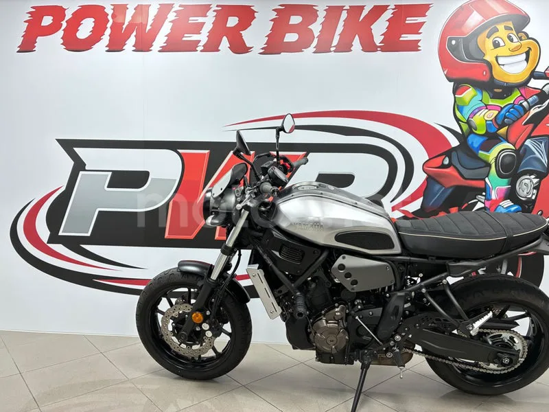 Yamaha XSR700 - Vista 10