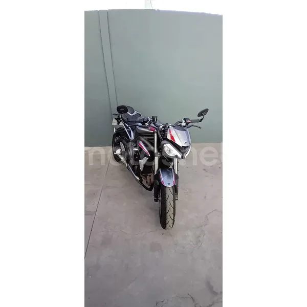 Triumph Street Triple - Vista 4