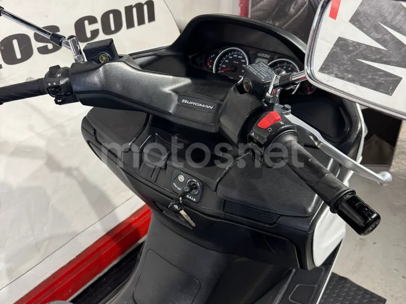 Suzuki Burgman 400 - Vista 12