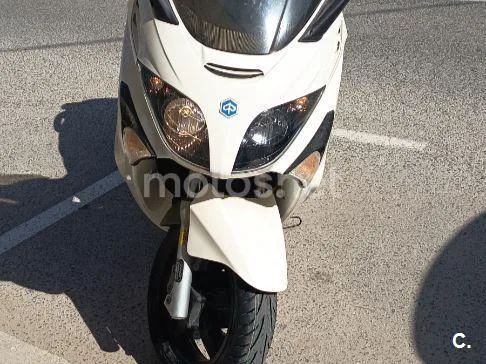 Piaggio XEvo 125 - Vista 3