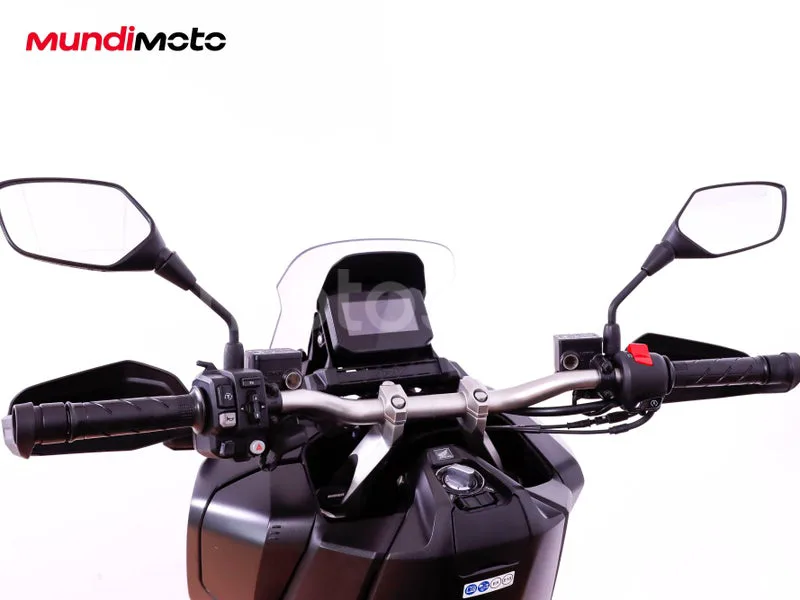 Honda ADV350 - Vista 11