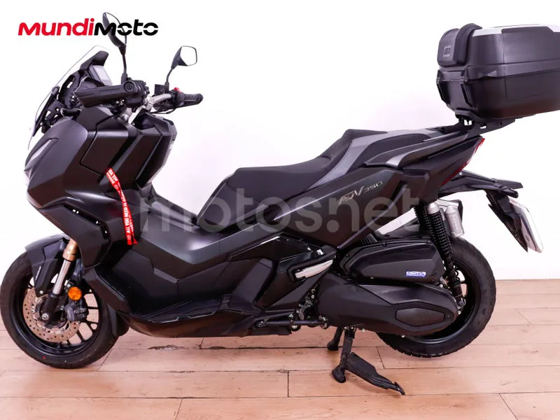 Honda ADV350 - Vista 6
