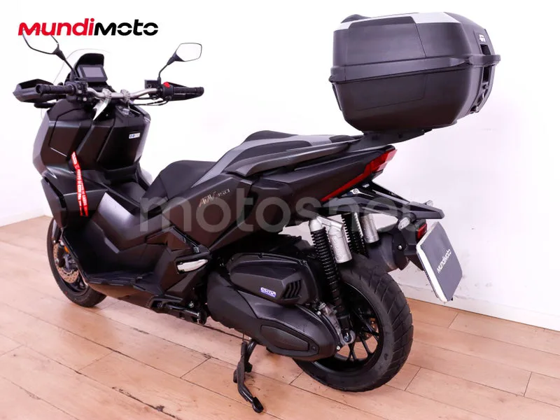 Honda ADV350 - Vista 8