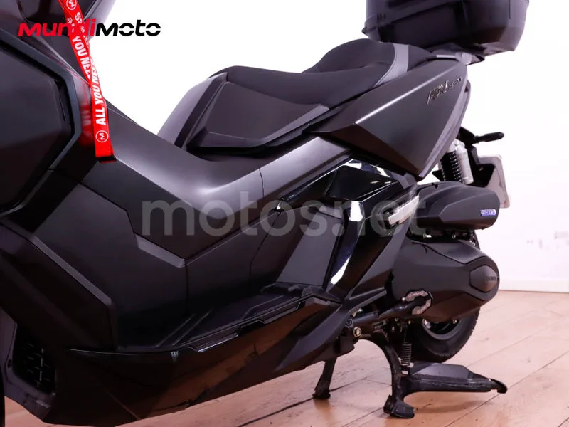 Honda ADV350 - Vista 10