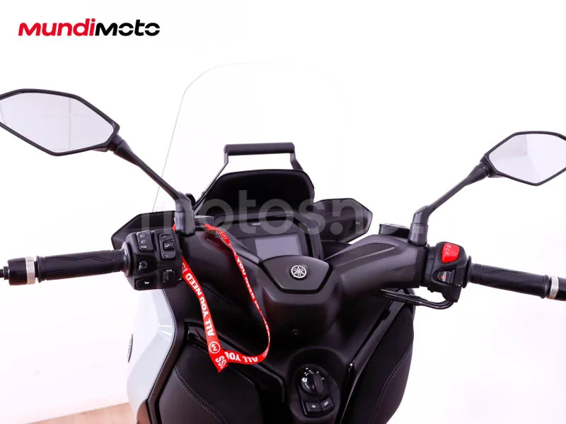 Yamaha XMAX 300 - Vista 11
