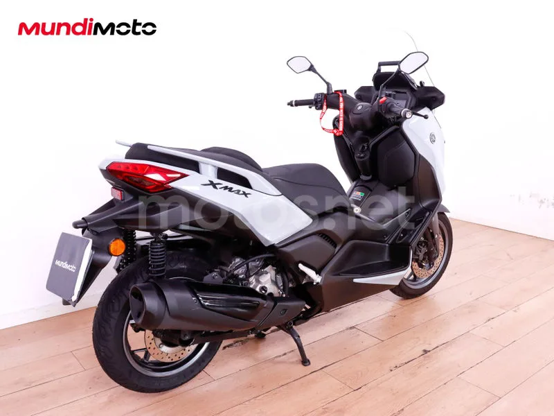 Yamaha XMAX 300 - Vista 3
