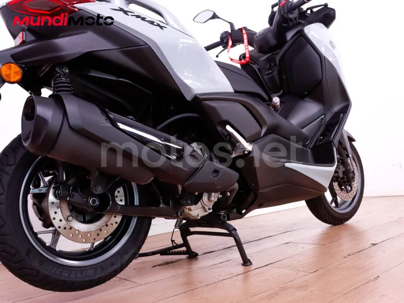 Yamaha XMAX 300 - Vista 4