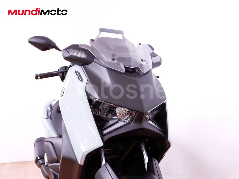 Yamaha XMAX 300 - Vista 5