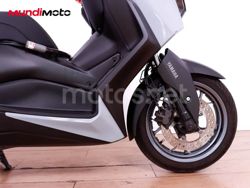 Yamaha XMAX 300 - Vista 44