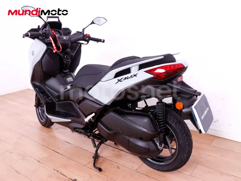 Yamaha XMAX 300 - Vista 8