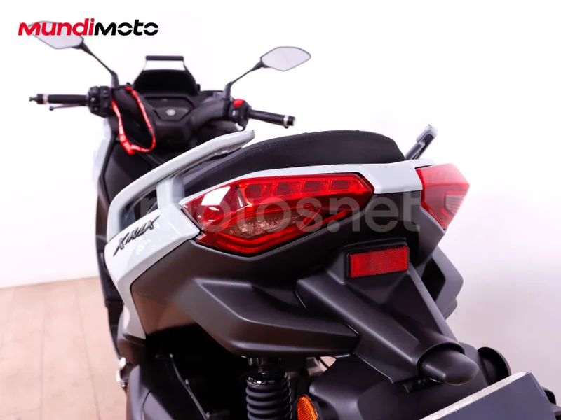 Yamaha XMAX 300 - Vista 9