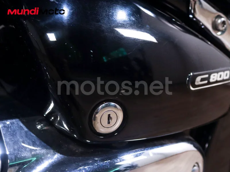 Suzuki Intruder C800 - Vista 24