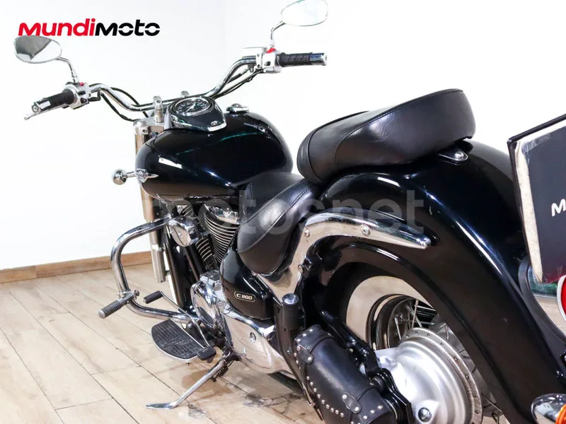 Suzuki Intruder C800 - Vista 9