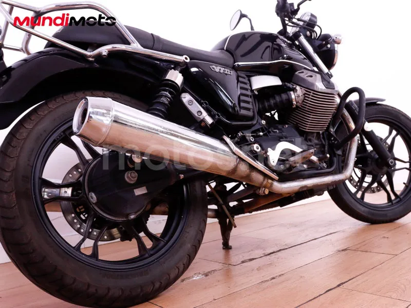 Moto Guzzi V7 II - Vista 4